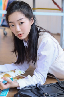 25岁女高中生的相亲对象是问题